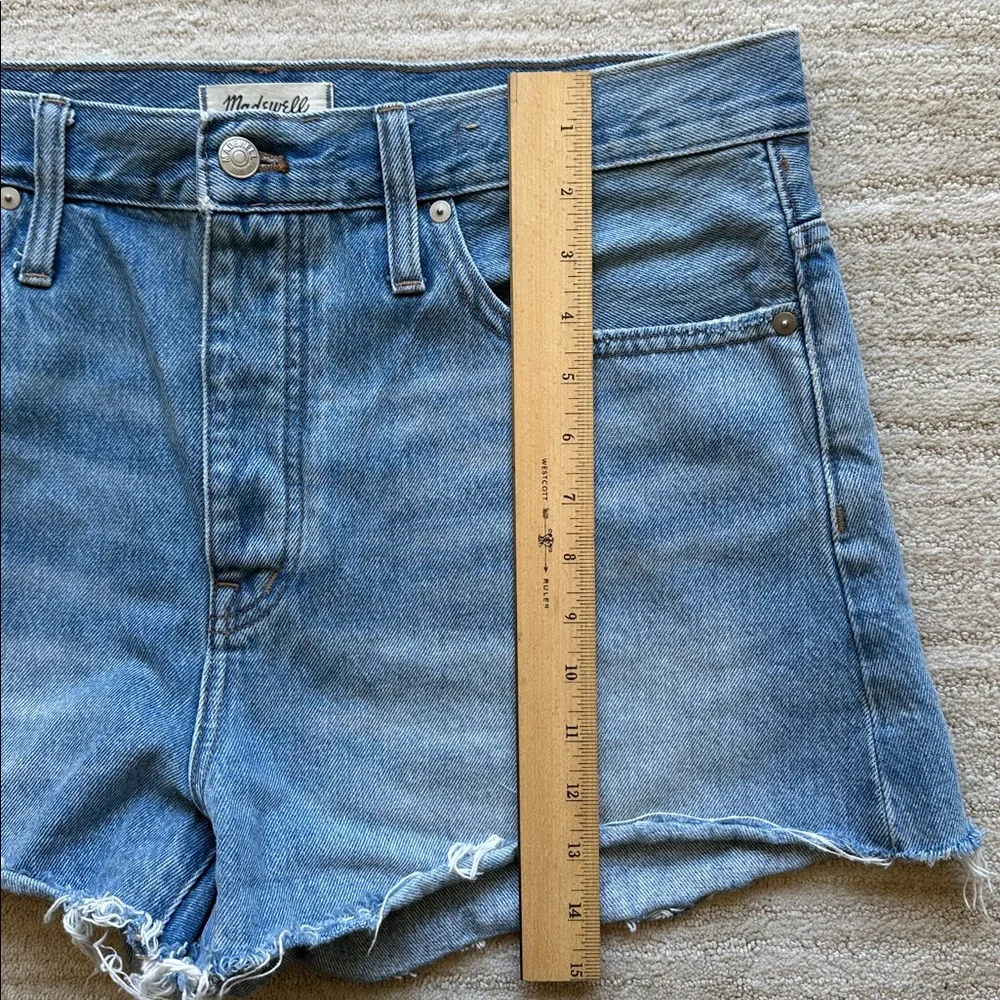 Like New Madewell Relaxed Denim Shorts Button Fly MD739 Size 31 - Picture 13 of 16